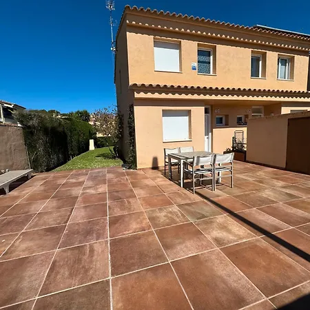 Holiday home Pinamar Casa Con Piscina L'Escala