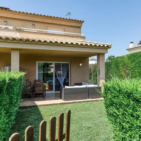 Pinamar Casa Con Piscina بيت للعطل *