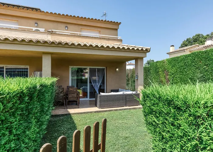 Pinamar Casa Con Piscina بيت للعطل *